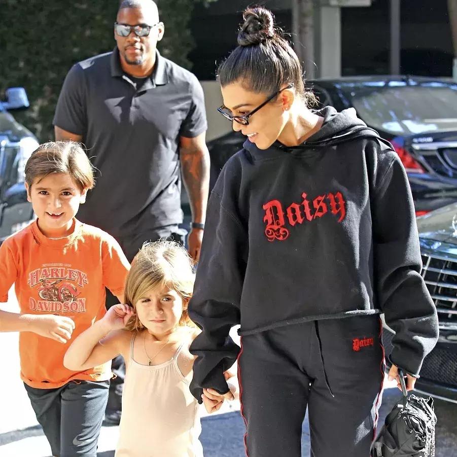 贝嫂和小贝早期采访,贝嫂和小贝相差几岁