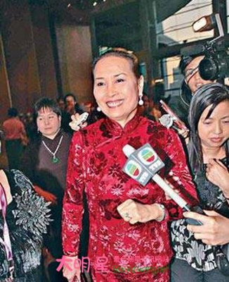 大姐与亲小妹年龄差半个世纪,17个富二代兄弟姐妹的不同命运