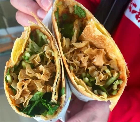 大连美食煎饼果子,吃遍大连小吃街