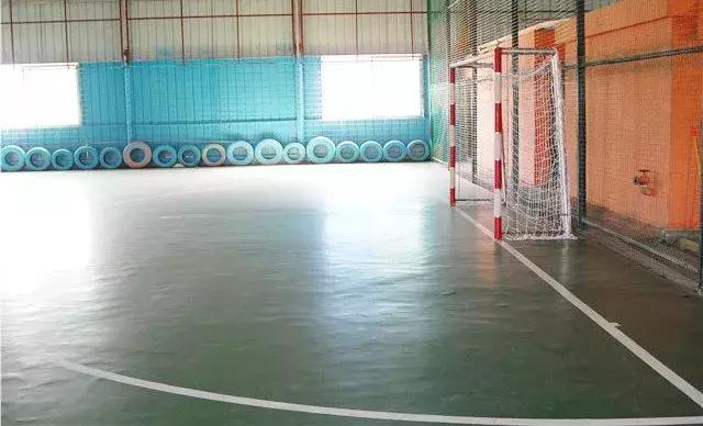 踢足球选择什么样的球鞋,踢足球选鞋子