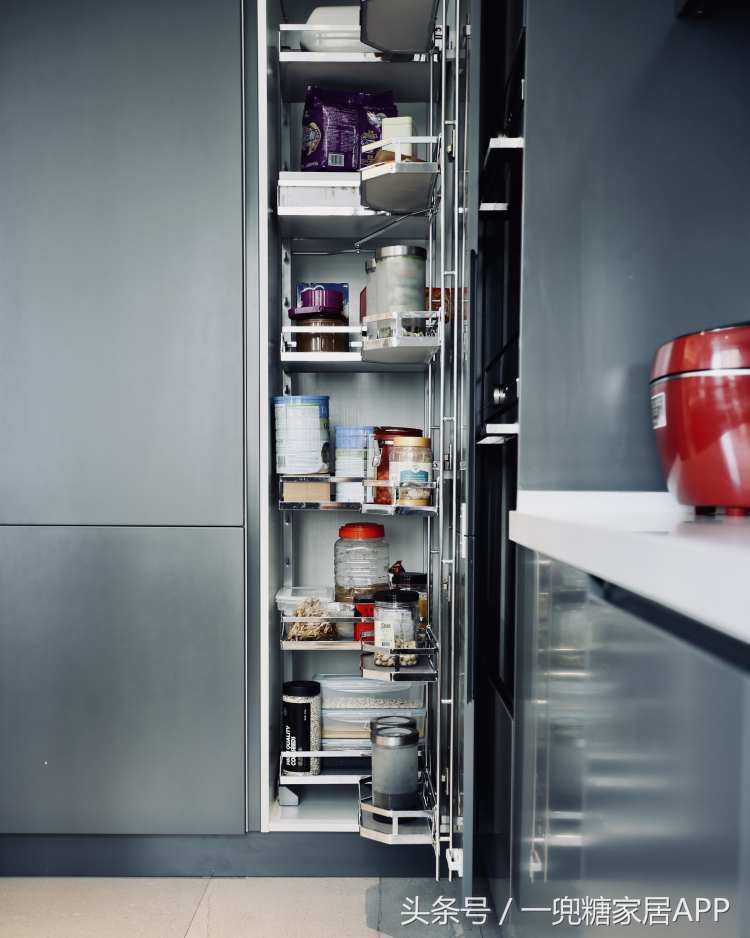 为了2个娃,我183㎡的家,没一个凸出来的柜门把手