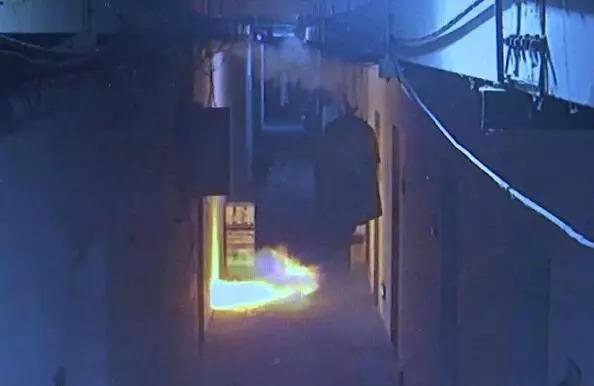 人身上着火错误的扑救方式,火灾中救人的五种方法