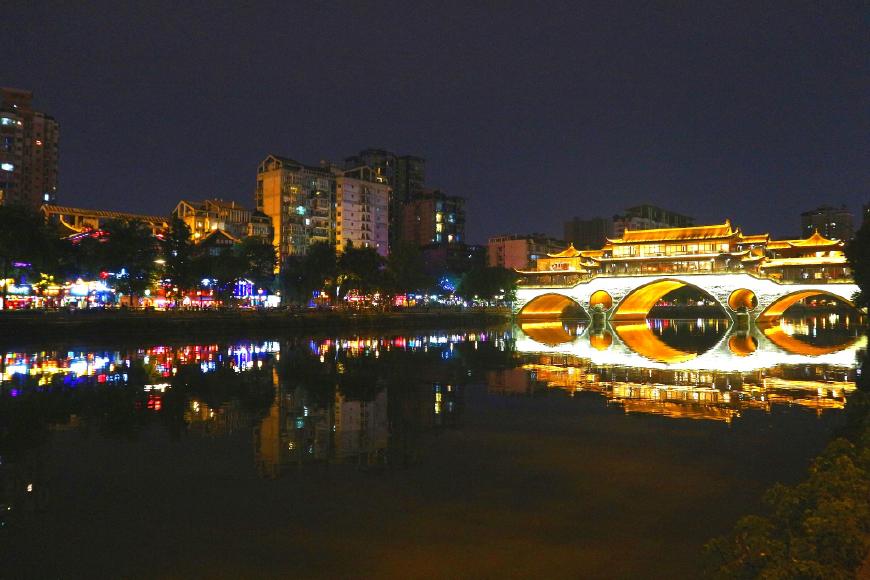 夜色中的九眼桥,美丽夜景太迷人成都九眼桥酒吧