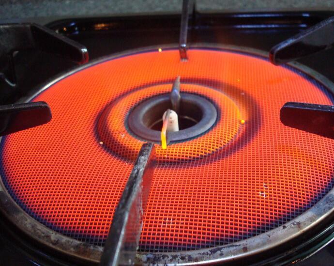 一个家庭用什么燃气灶最好,家用的燃气灶哪种最实用最安全