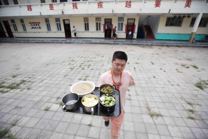 淘宝“特云”客服：对不起回复慢了，因为我只有两个指尖能打字