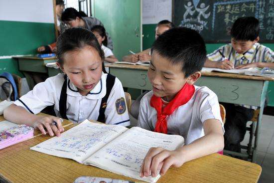 学霸儿子“生财有道”给同学讲题5元/次你咋看？