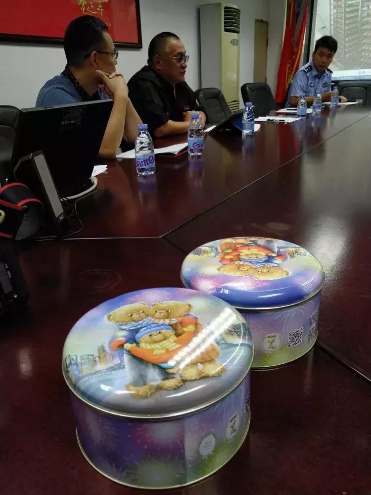 你在香港买的小熊饼干，7成是假的！有些产自深圳城中村