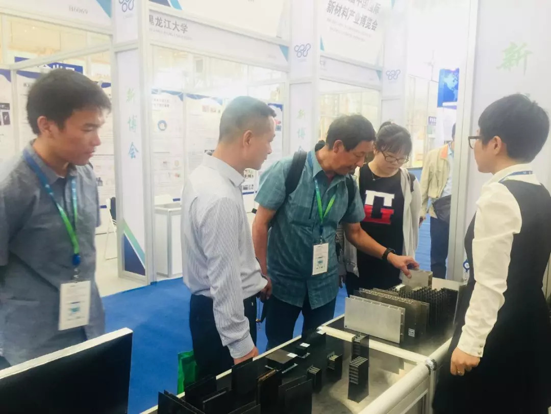 凹凸棒“棒棒哒”新能源汽车植入“龙江芯”｜巡馆“高大上”新博会