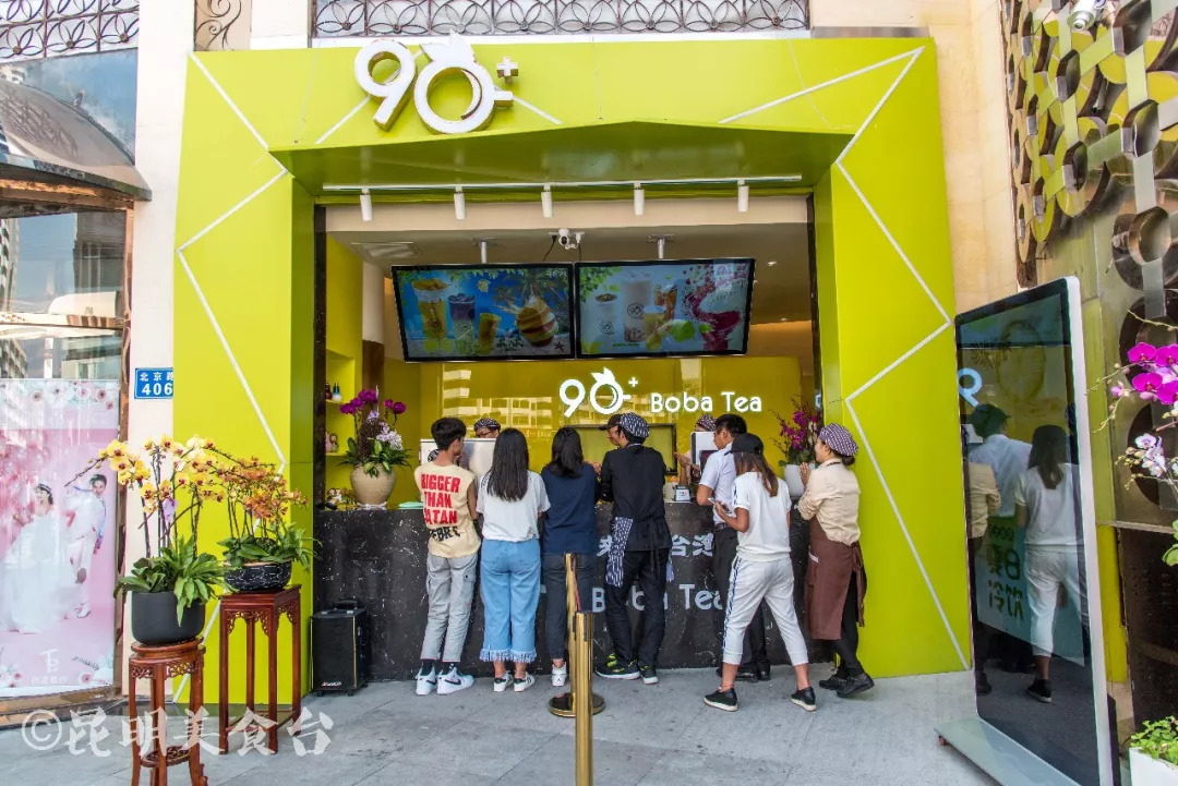 一天卖3万杯的奶茶,一天卖2000多杯奶茶