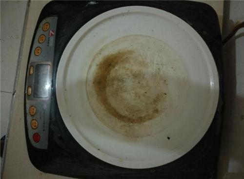 电磁炉上可以放铁皮再放陶瓷锅吗,电磁炉上放铁片可以吗