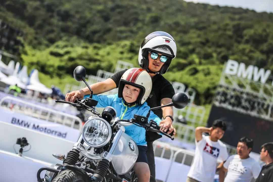 宝马s1000r改新s1000rr,宝马s1000r和本田cb1000r