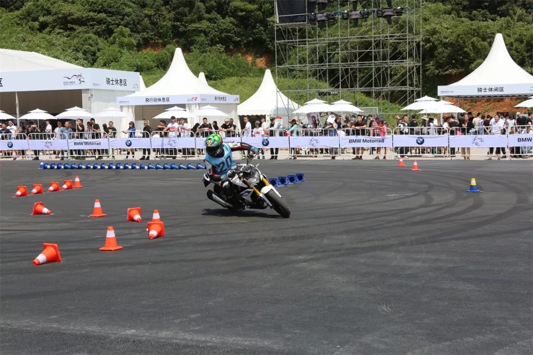 宝马s1000r改新s1000rr,宝马s1000r和本田cb1000r