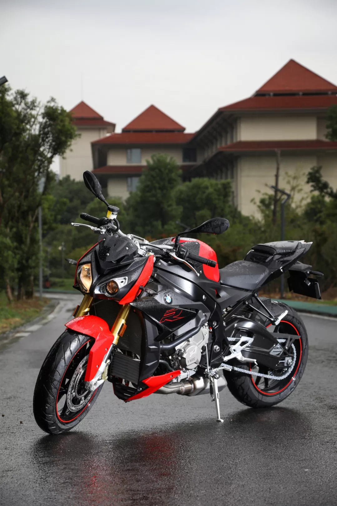 宝马s1000r改新s1000rr,宝马s1000r和本田cb1000r