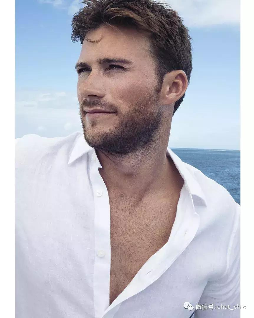 当你有一件纯白的衬衣,洁白的衬衫散发着好闻的味道