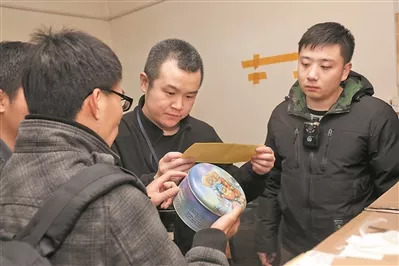 食安丨网售香港小熊饼干来自城中村，深圳端掉一制售假团伙刑拘9人