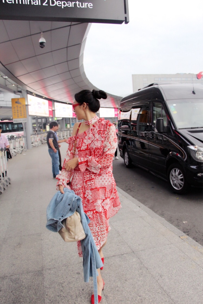 韩雪蓝色镂空连衣裙,韩雪同款条纹裙