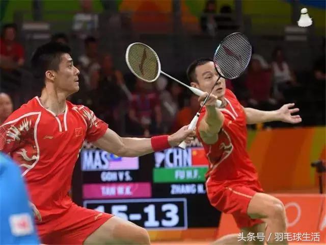 羽毛球双打发球错误案例,羽毛球常见错误集锦