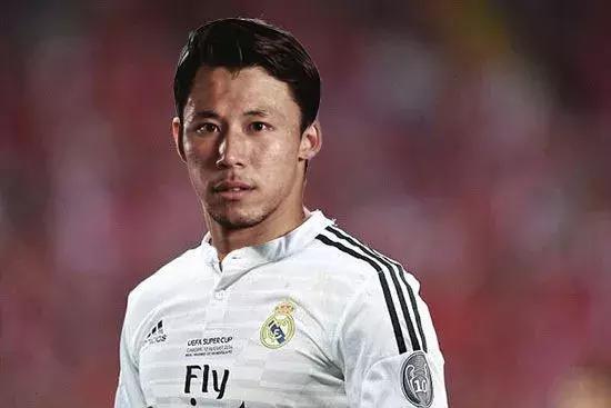 国足球迷踢球,国足球迷看球