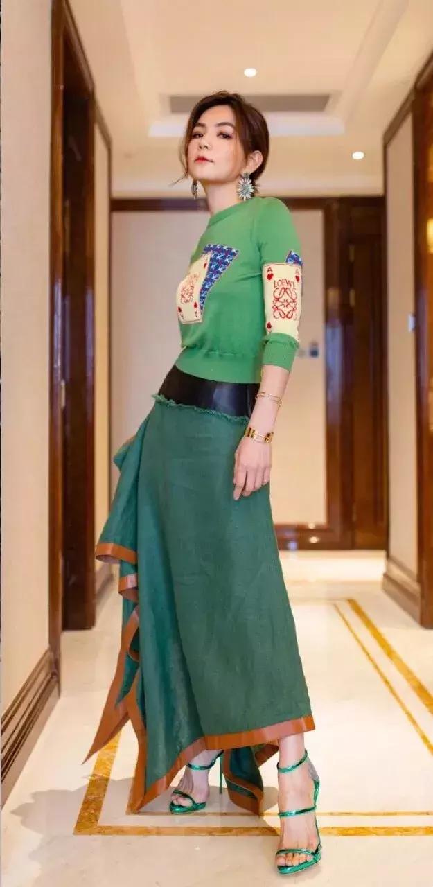 30刀就被她穿成街头女神，而你还没pick同色系？