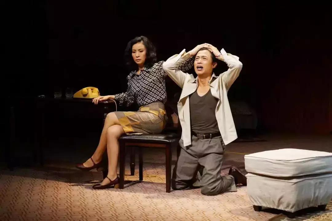 前苏联剧作家A·盖利曼《家丑外扬》探讨“女性软*力暴**”的话题