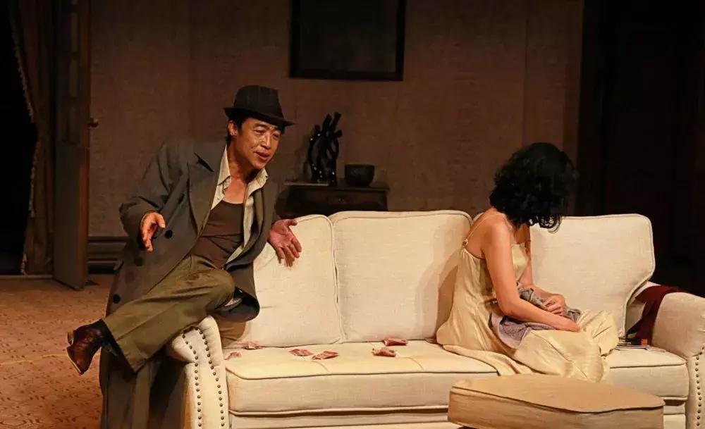 前苏联剧作家A·盖利曼《家丑外扬》探讨“女性软*力暴**”的话题