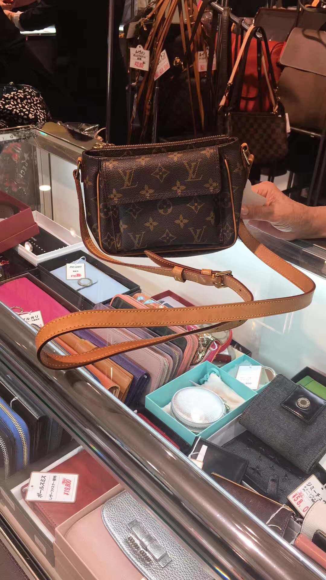 中古香奈儿戒指,中古店1万香奈儿包包