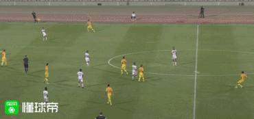 中国男足现场助威,国足4比0缅甸武磊连续摆脱后进球