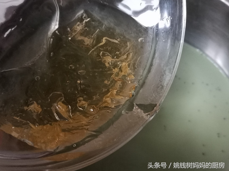 这款甜品不用烤箱、不用平底锅，做法特简单，烘焙新手也毫无压力