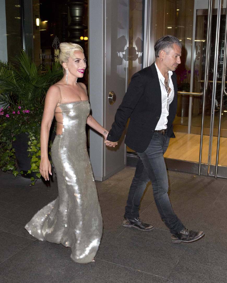 ladygaga穿裙子造型,ladygaga穿豹纹裙