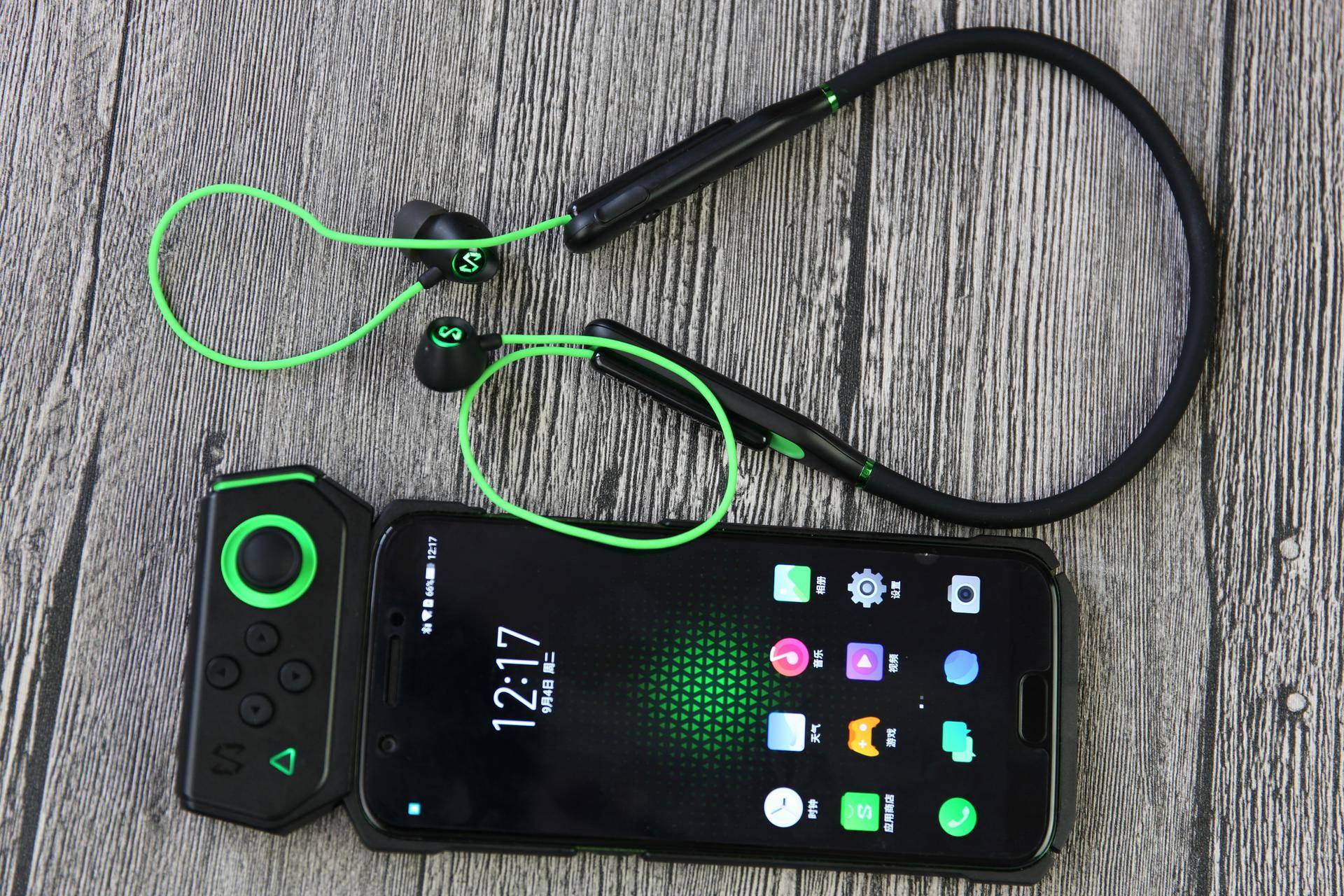 黑鲨游戏手柄吃鸡测评,黑鲨2手柄吃鸡视频