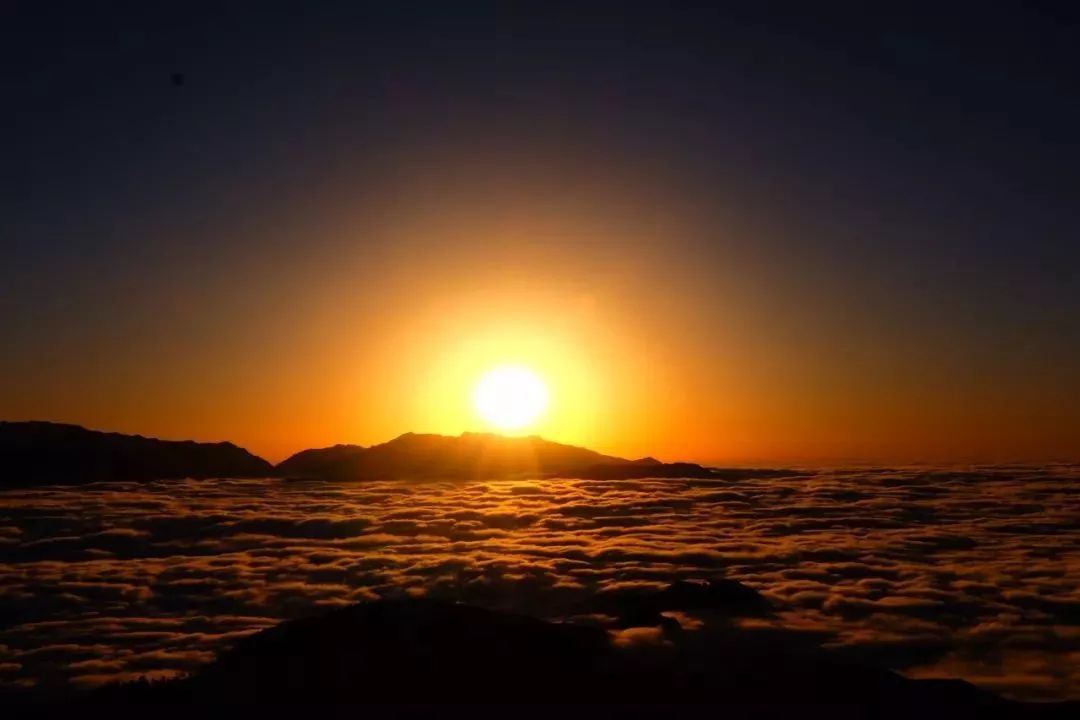 川西不次于牛背山的观景平台,比牛背山更近的贡嘎观景平台