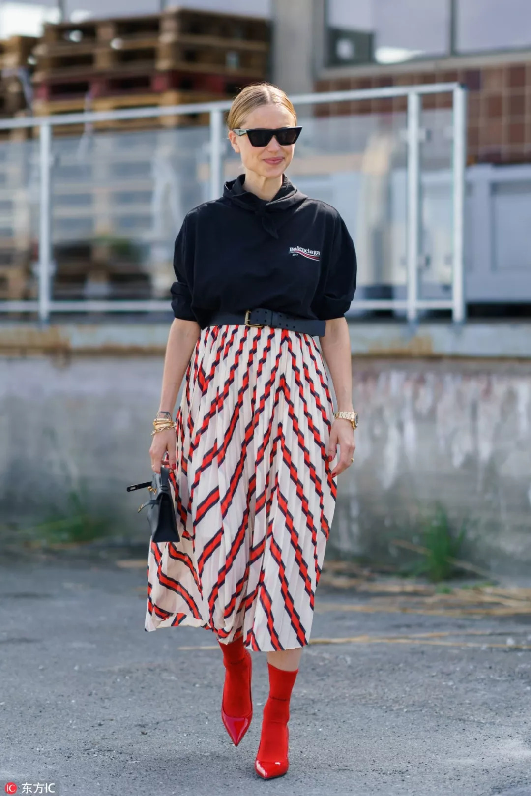 吴宣仪袜子怎么穿,细节控看过来