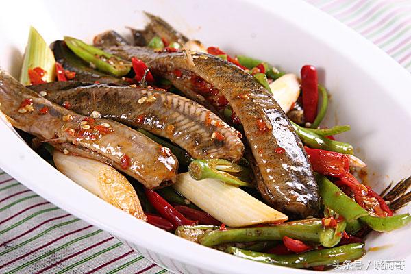 厨师做泥鳅教程,大厨教你泥鳅鱼的正宗做法