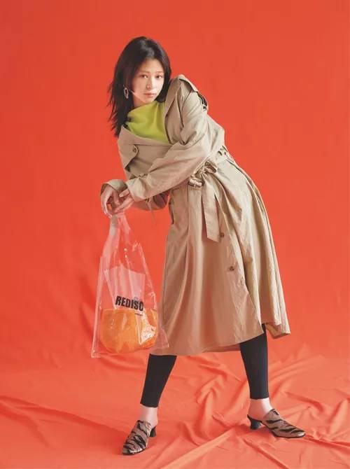 粗跟白色亮皮单鞋穿搭,秋款亮皮方头鞋穿搭