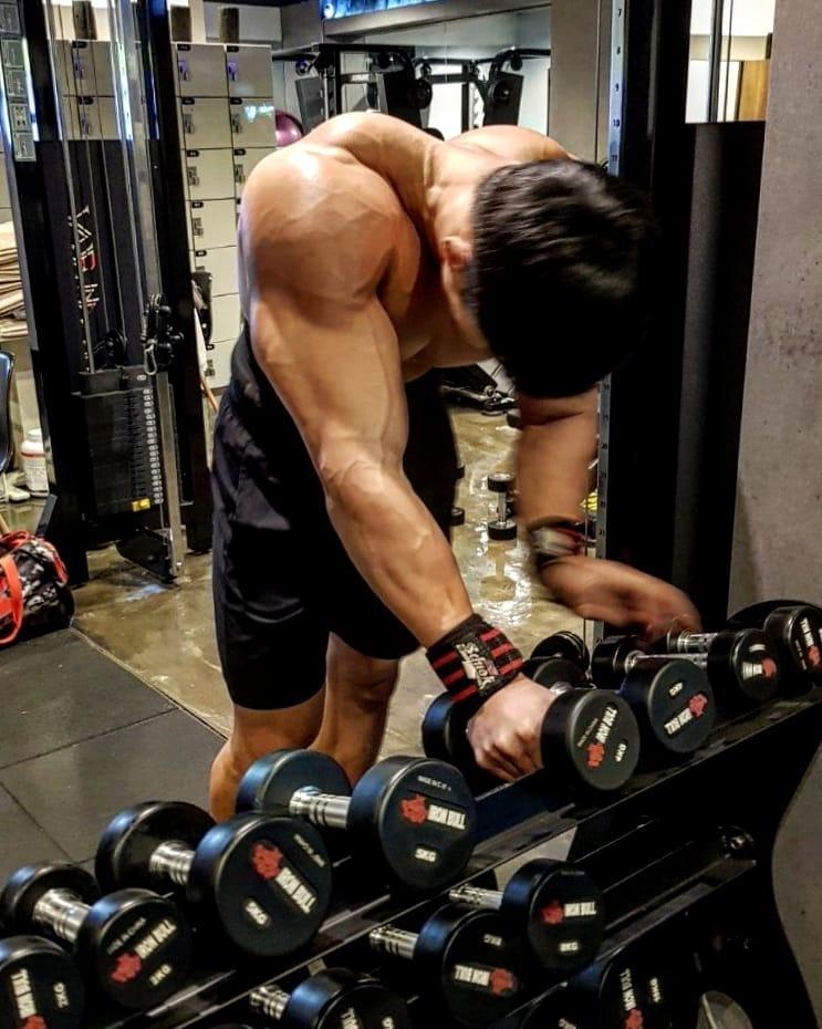 想锻炼一下胸肌有什么好动作,想锻炼胸肌用什么仪器最好