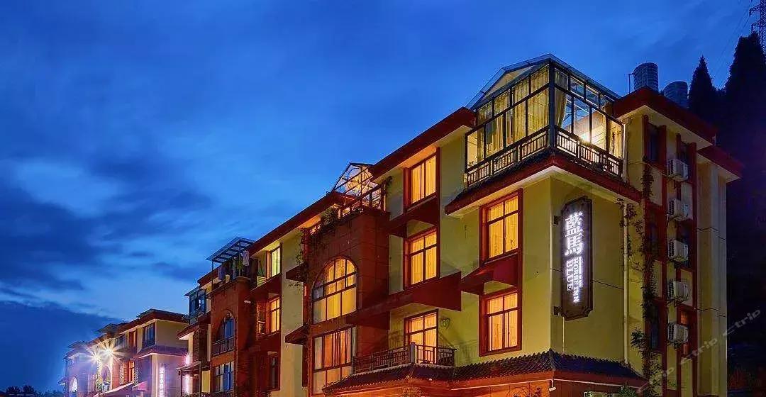 这些民宿藏着千岛湖99%的美,蓝天白云、绿水红叶,邂逅最美秋色