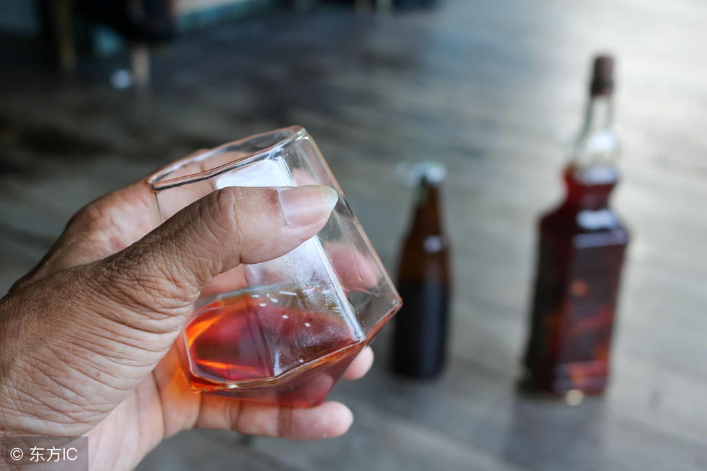 枸杞泡绿茶有害吗,长期泡枸杞菊花喝有害吗