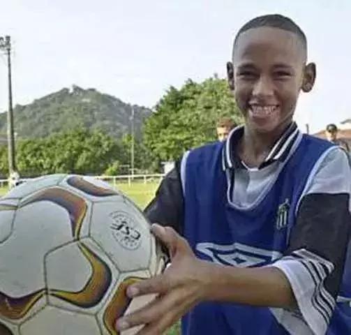 足球逆袭球员,足球草根逆袭之路