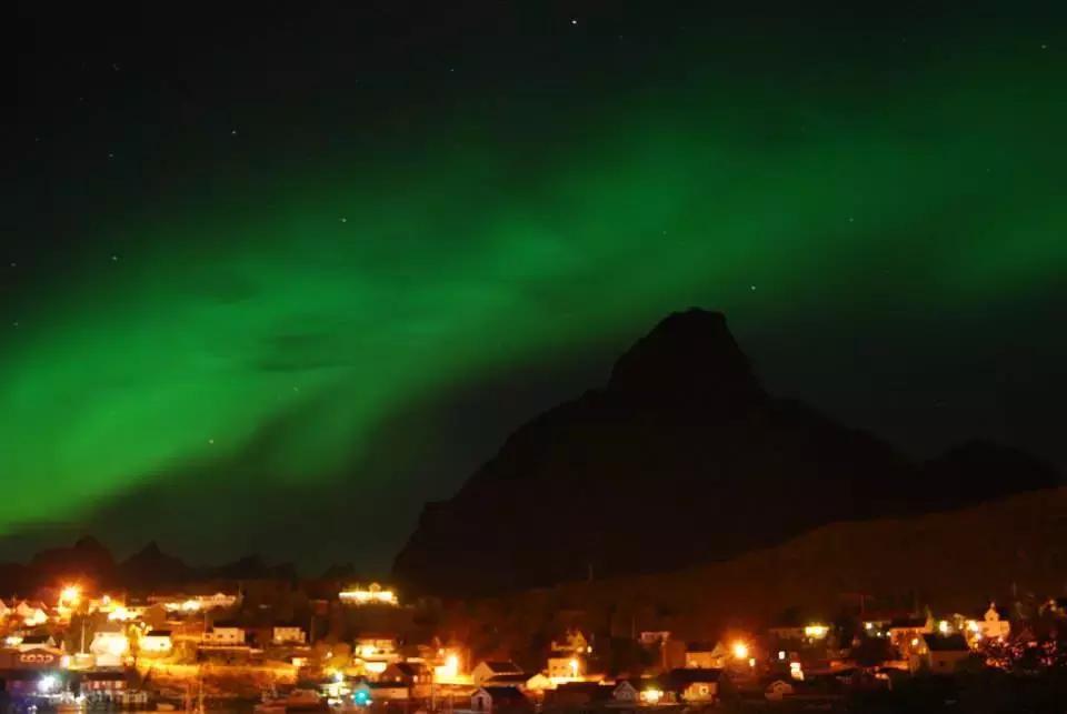 小木屋，玻璃顶，火山温泉，住这些酒店，get最cool极光姿势