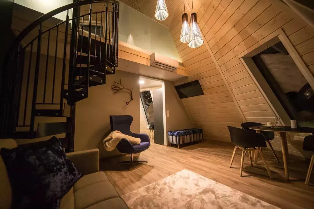 小木屋，玻璃顶，火山温泉，住这些酒店，get最cool极光姿势