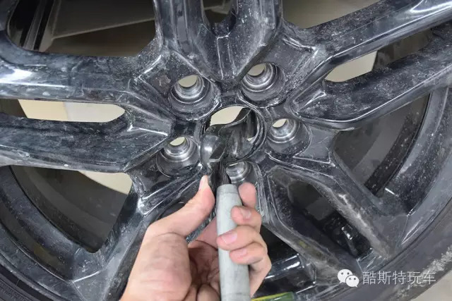 福特锐界换轮胎推荐,福特锐界轮胎更换工具视频