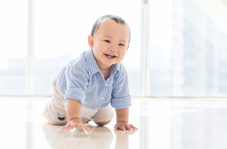 新生儿脸上有小红点是白头,宝宝脸上的小红点变成白点