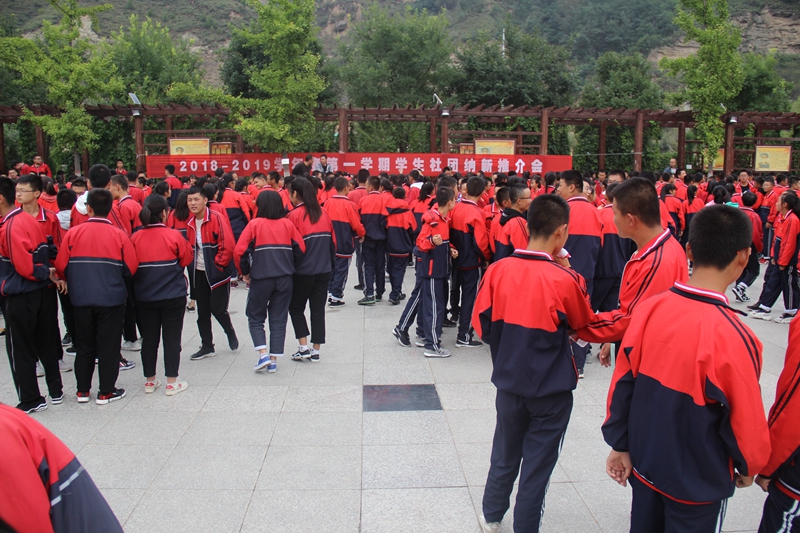 塞高举办学生社团纳新千人推介会