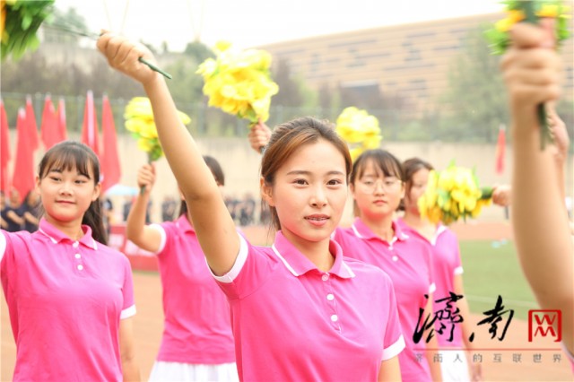 第四届济南市高新区职工运动会隆重开幕，现场气氛热烈、精彩至极！