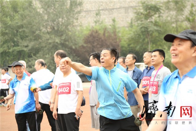 第四届济南市高新区职工运动会隆重开幕，现场气氛热烈、精彩至极！