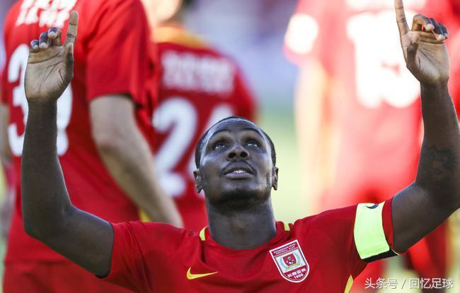 中超患了VAR依赖症球进了犯规才叫犯规,球不进任何犯规可以无视