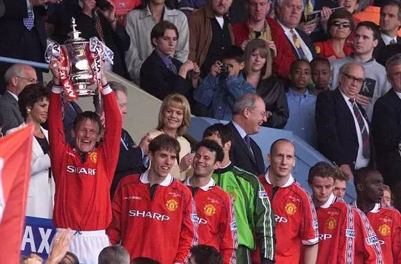 评：抚今追昔，20年前曼联开启三冠王征程全回顾