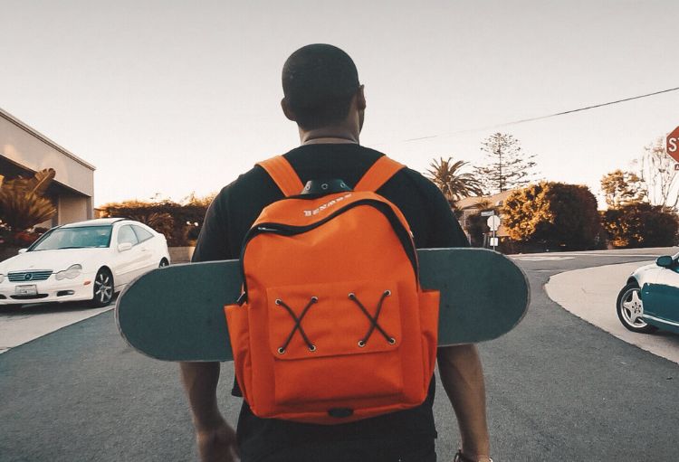 略显惊艳又比较普通的双肩包,有没有什么大牌又显低调的双肩包