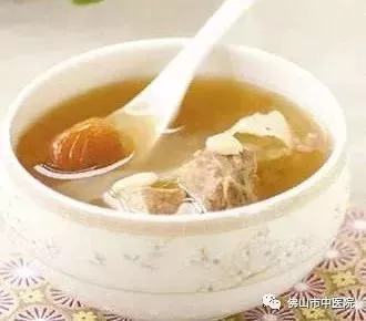 骨折煲骨头汤放什么药材,骨折了骨头汤怎样熬营养最好