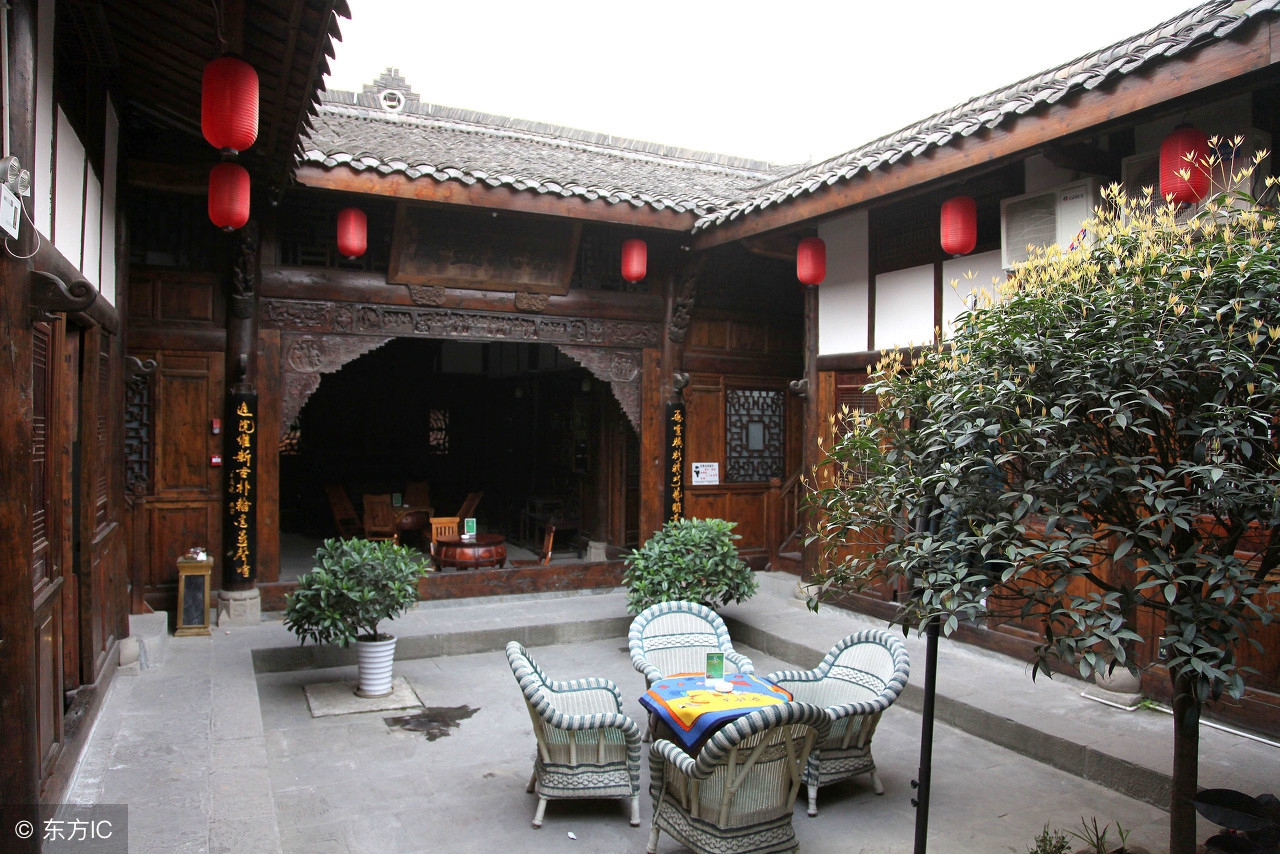 大门对阳台破败不聚财,大门对阳台为什么不聚财